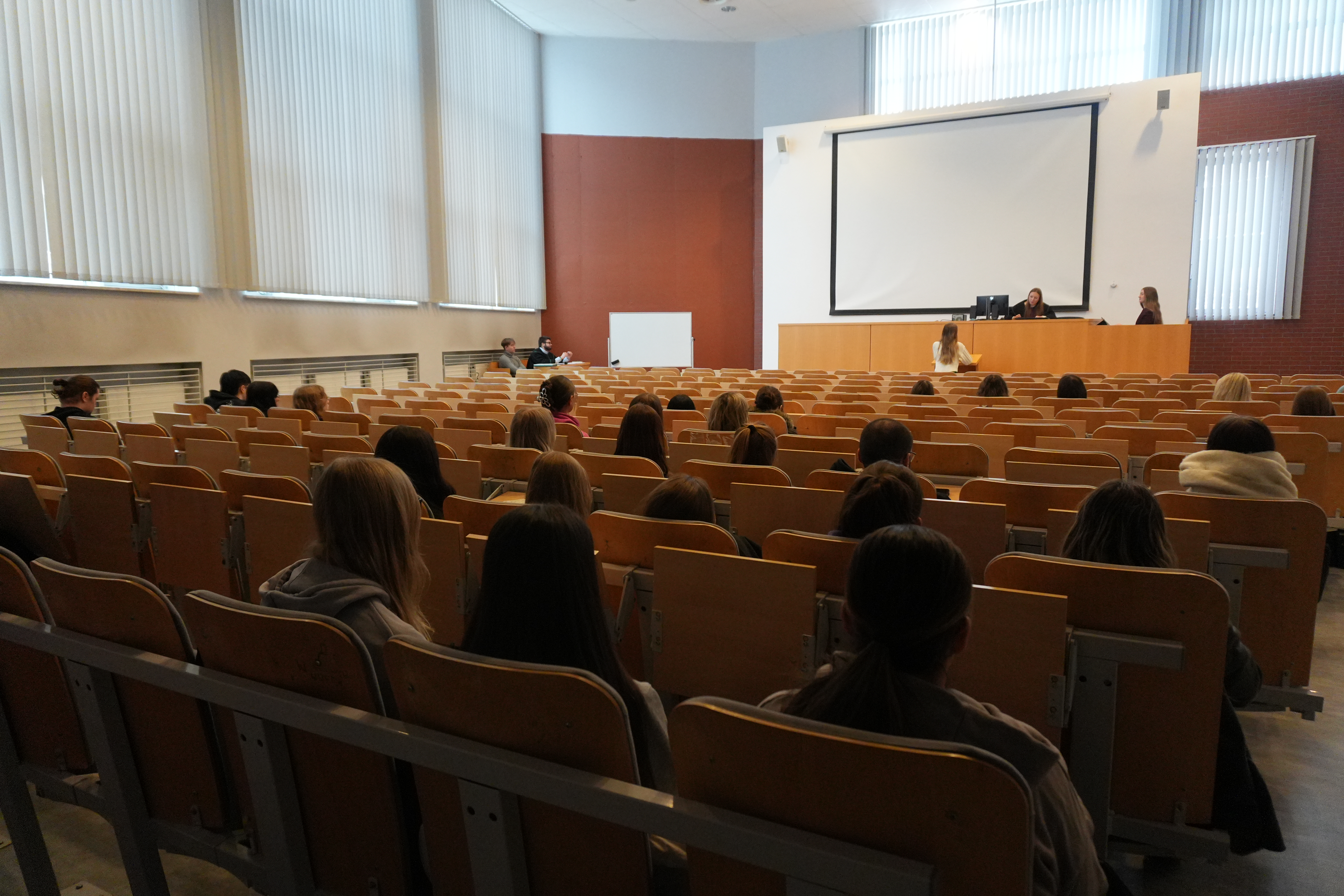 Od teorii do praktyki. Studenci WSPiA w roli uczestników rozprawy sądowej